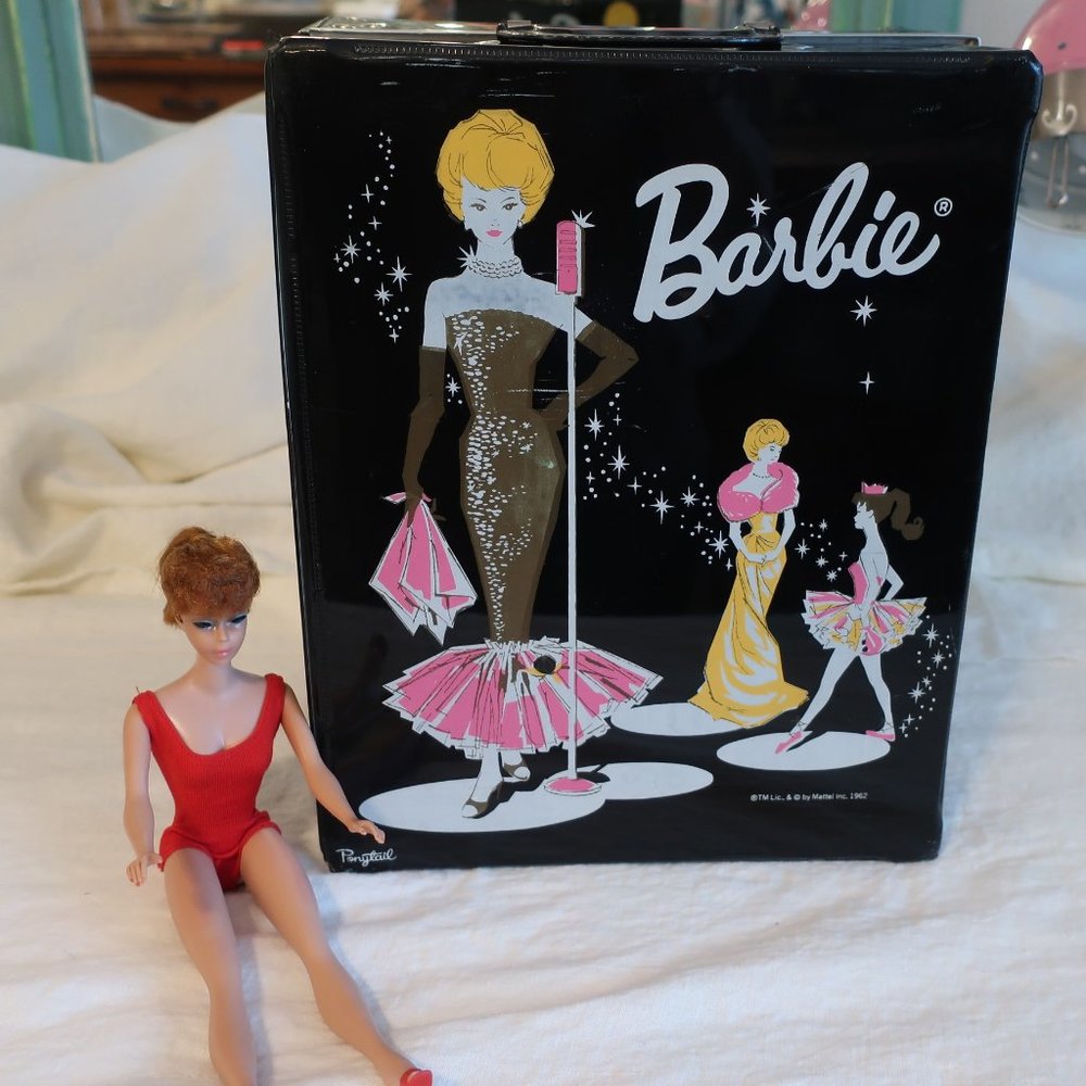 S. O. L. D. 1962 Vintage Barbie Doll CASE  accessoriesl